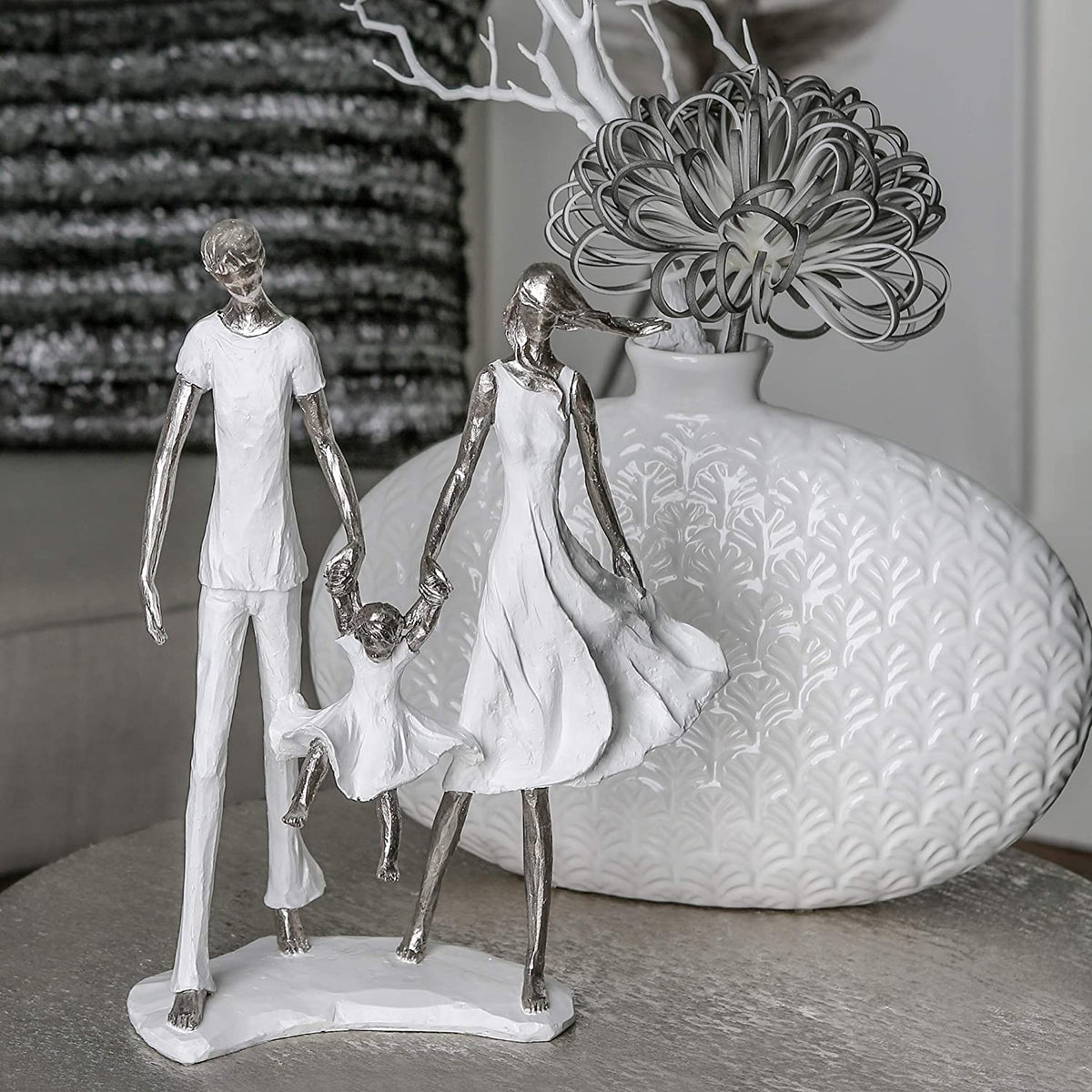 Skulptur Familie Weiß Silber – Detailansicht