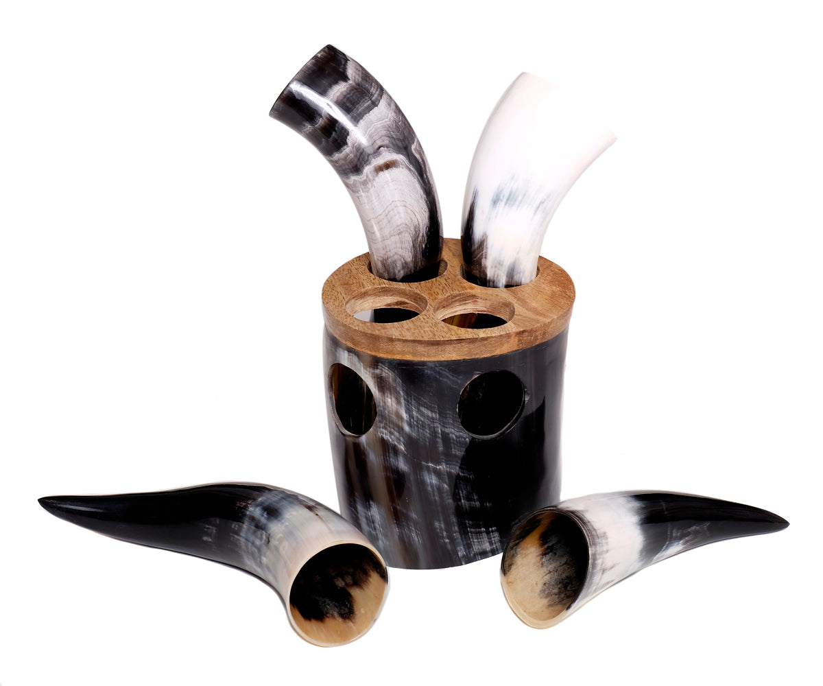 Trinkhorn Wikinger Set – 50 ml, 4er-Set mit Hornständer
