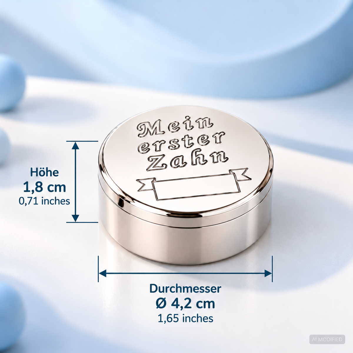 Versilberte Milchzahndose mit Maßangaben von 4,2 cm Durchmesser und 1,8 cm Höhe