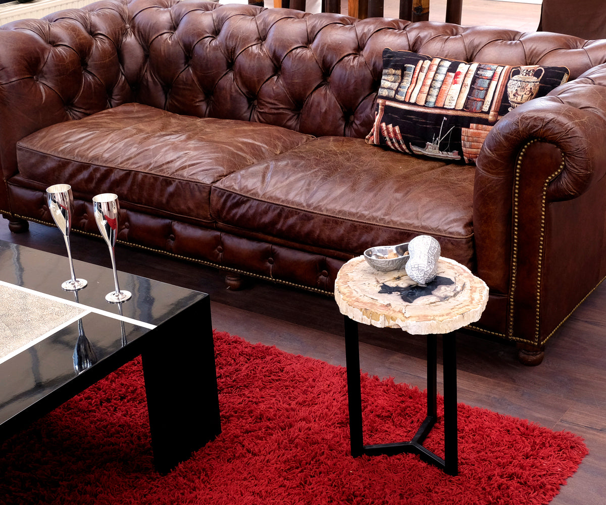 Couchtisch versteinertes Holz – Detailansicht