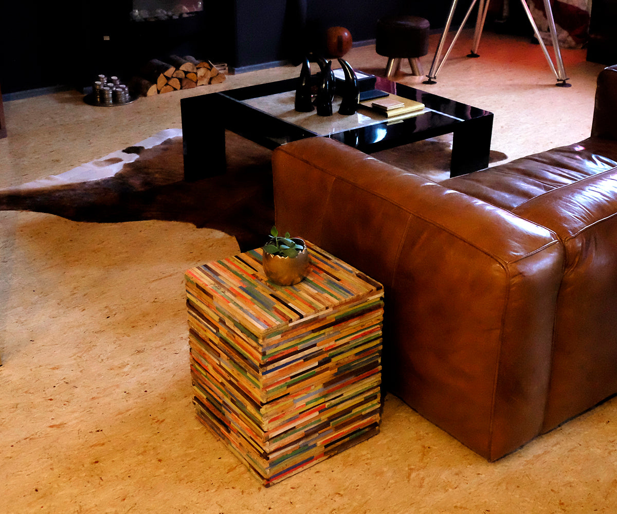 Mischholz Hocker bunt – Detailansicht
