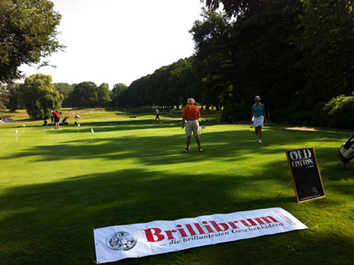 Brillibrum-Banner auf dem Golfplatz beim Jazz-Trophy-Turnier